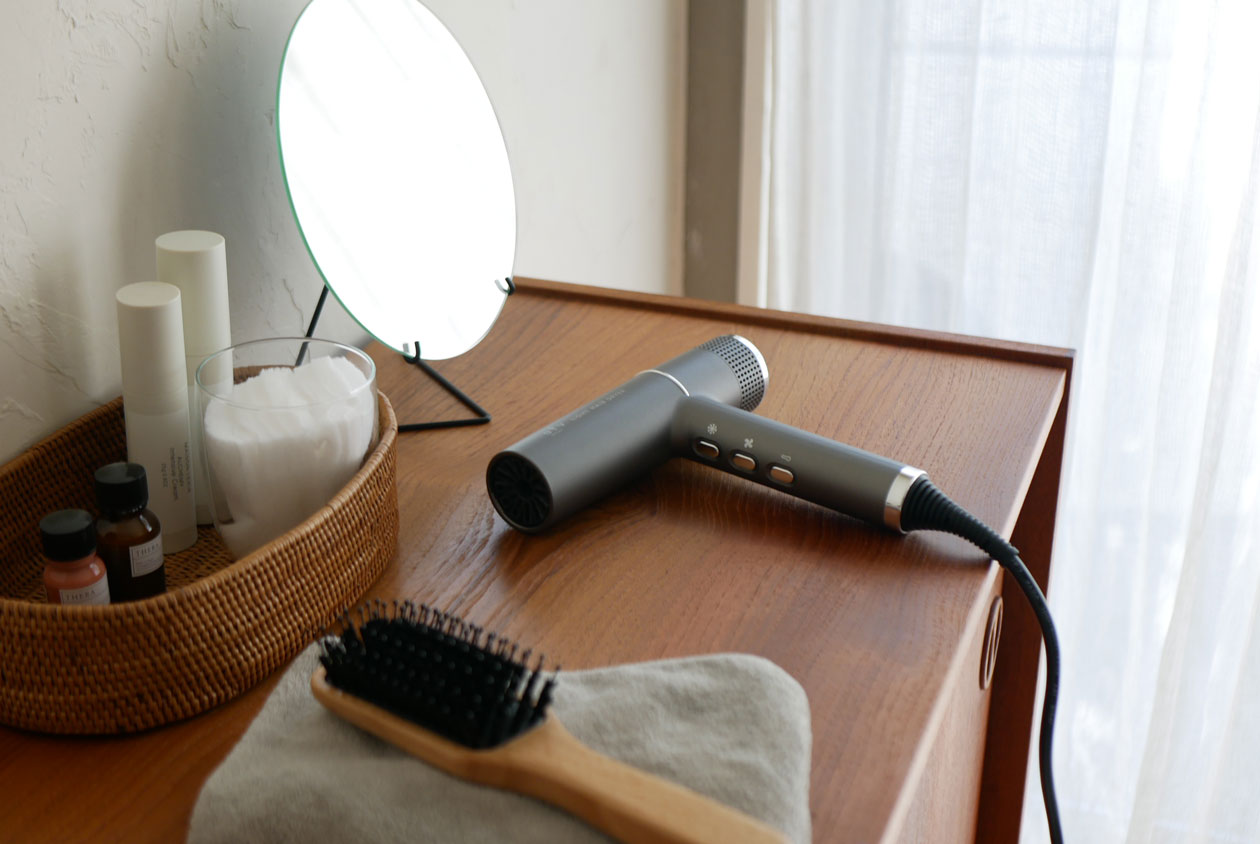 ufv＞ライトヘアドライヤー スペースグレイ – カチモ | カチあるモノで