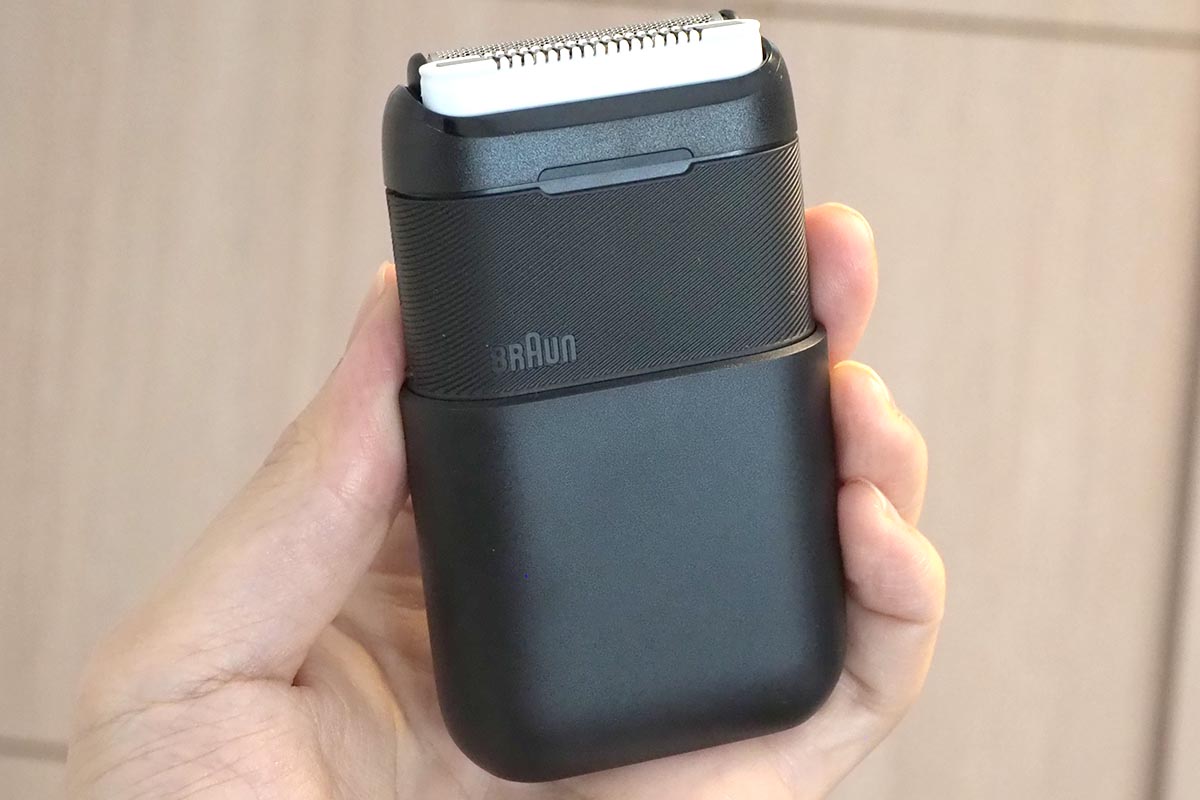 小さくても深剃り、5,980円の「ブラウン ミニ」。密着する2枚刃 - 家電