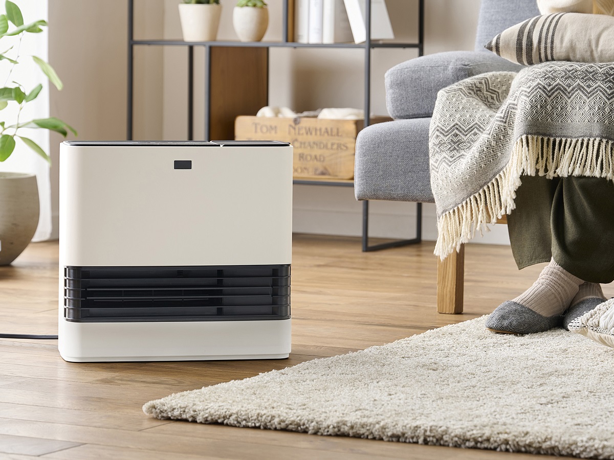 アイリスオーヤマ、1台で暖房と加湿「大風量ファンヒーター」 - 家電 Watch