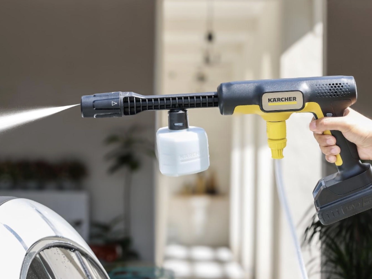 ケルヒャー、水道やコンセント遠くても使えるハンディ高圧洗浄機