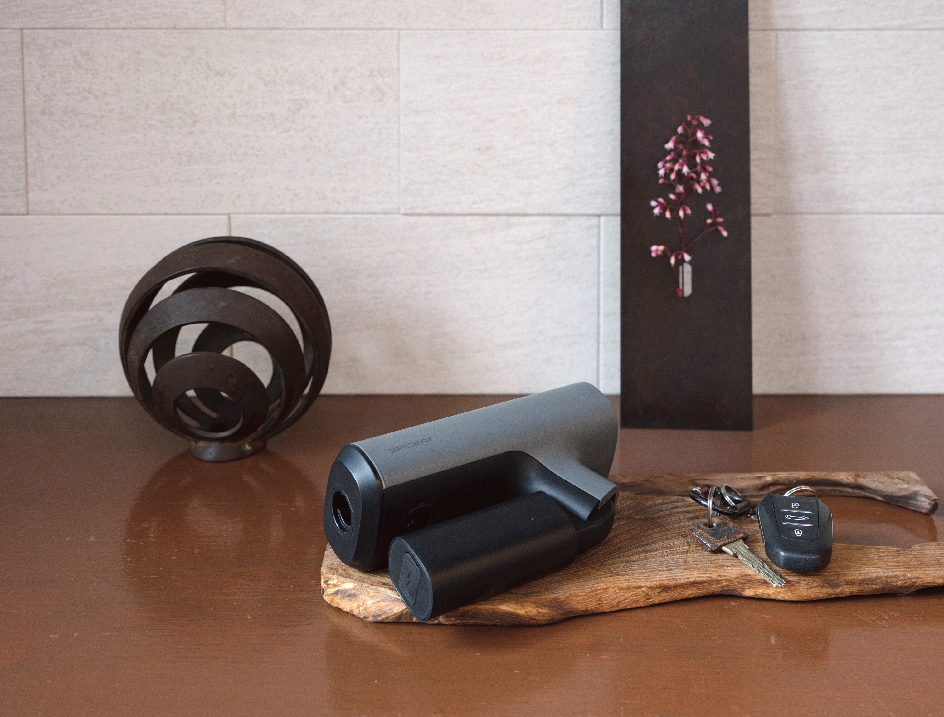 コンパクト&軽量で折りたためる高圧洗浄機は使い勝手が抜群。趣味も