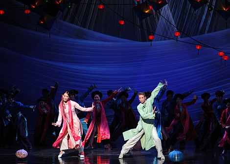 ギャラリー | 月組公演 『舞音-MANON-』『GOLDEN JAZZ』 | 宝塚歌劇