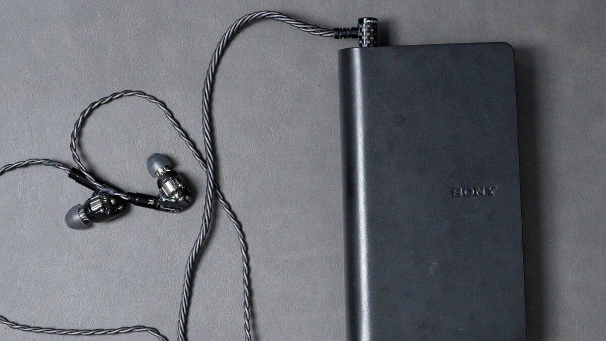 日本刀のような鋭さと精巧さ- Acoustuneのハイエンド有線イヤホン