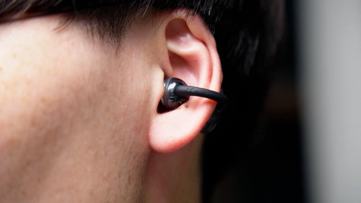 レビュー】JBLから初のイヤーカフ型ワイヤレスイヤホン Soundgear