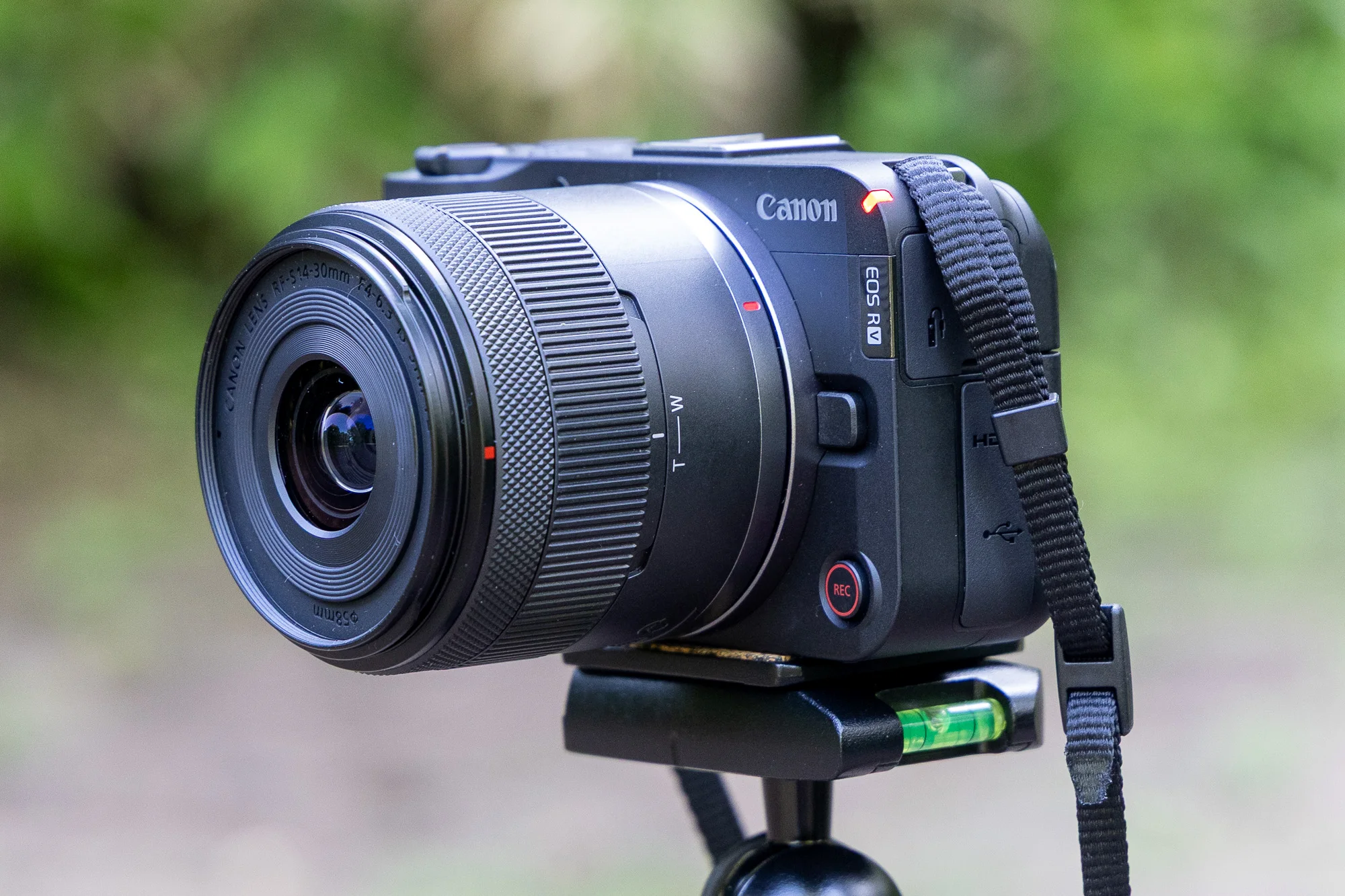 CANON EOS R50 Vレビュー！動画撮影に特化したミラーレスデジタル一眼