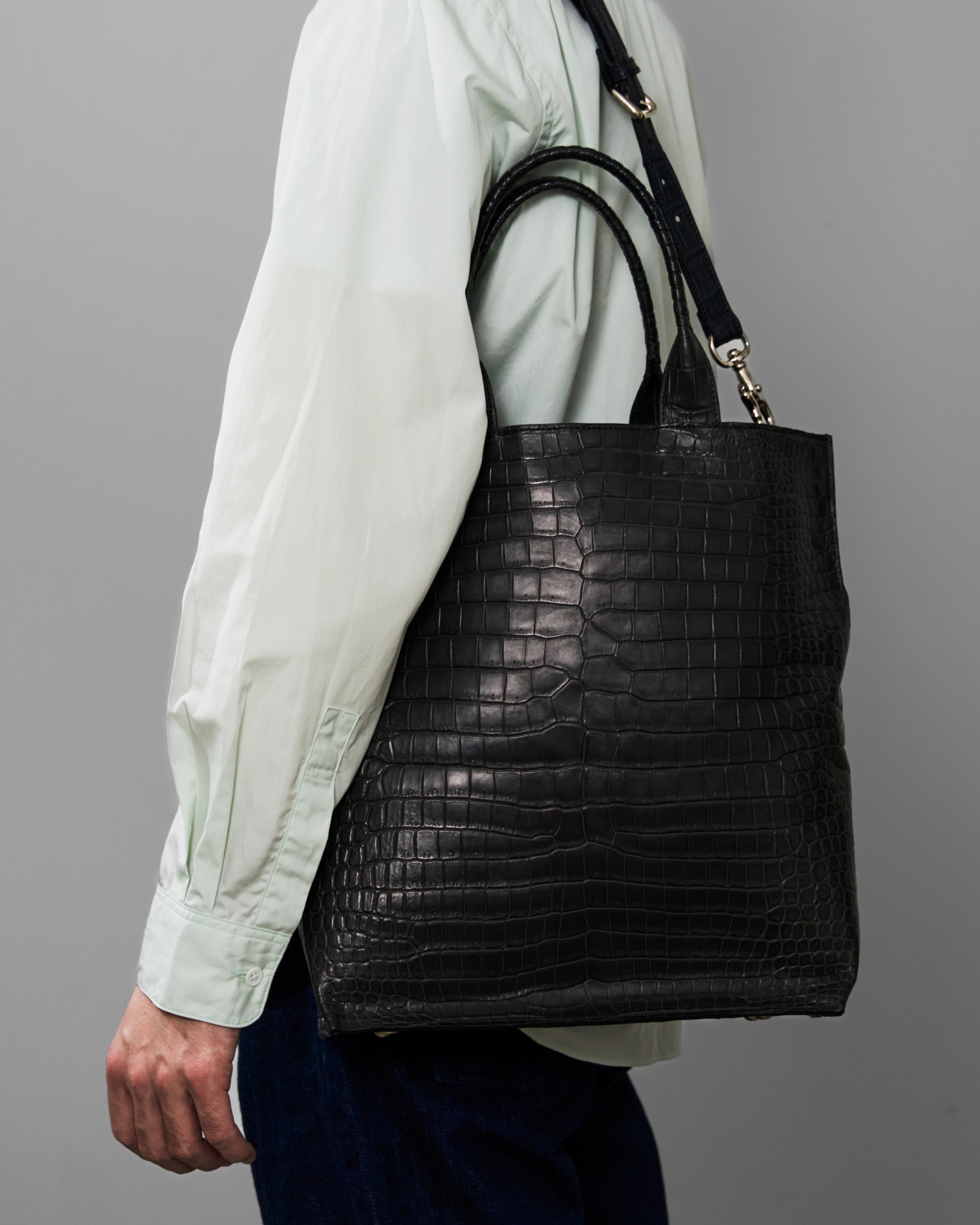 cornelian taurus by daisuke iwanaga Tote Bag, Navy – Keylime Tokyo