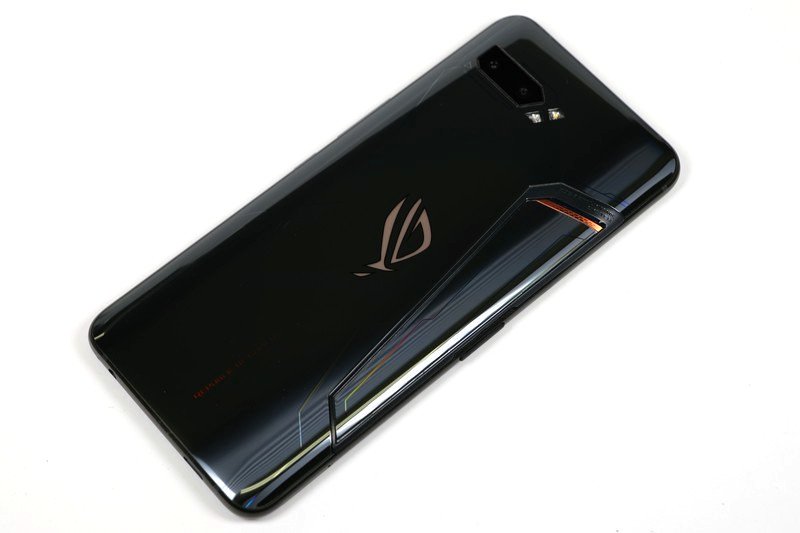 ASUS、ゲーミングスマホ「ROG Phone II」を日本で発売へ - ケータイ Watch