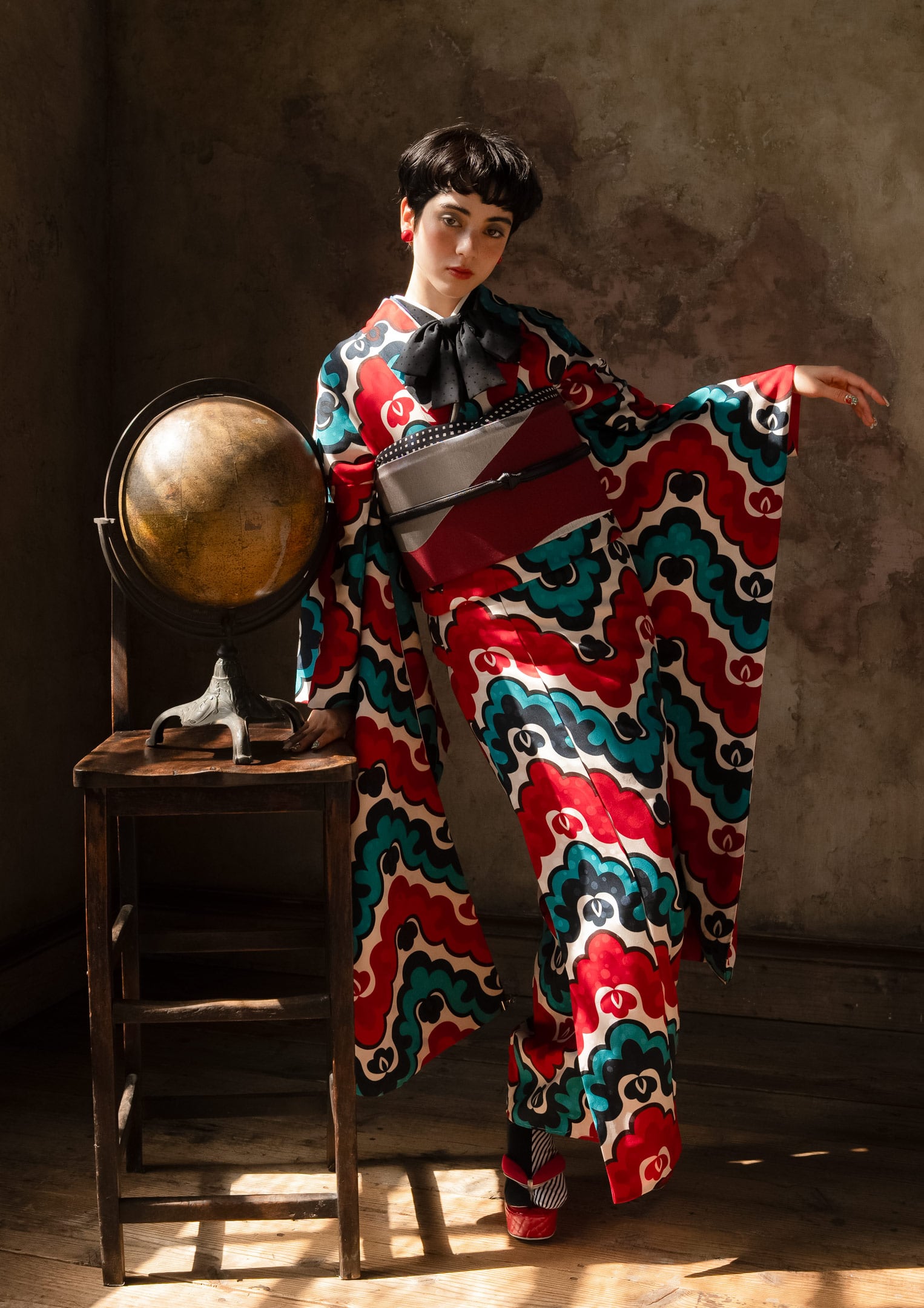 振袖ネットレンタル：サイケデリックな赤と青】雲形模様が独特/KH-488