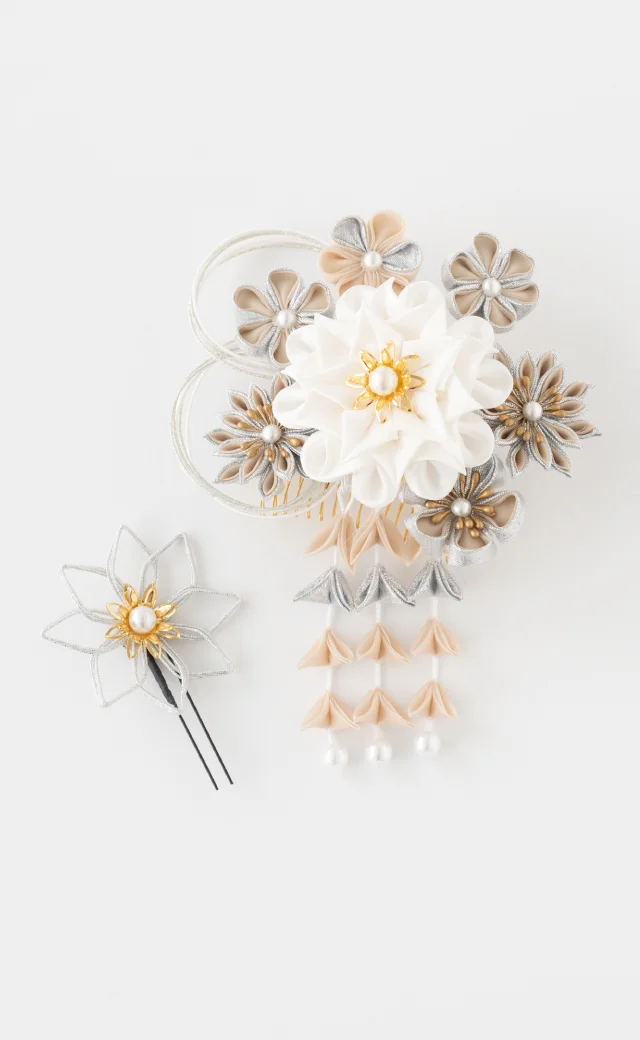 髪飾り／雪花つまみ／白 | 振袖レンタル·購入や成人式の着付けは