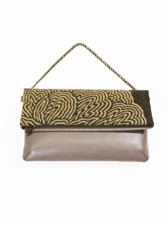 二つ折クラッチ 24-03-02箔モール縞ボタン クロ×ゴールド（革グレー