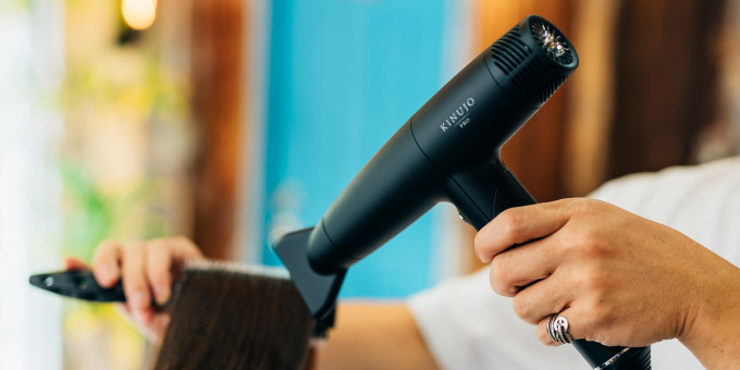 KINUJO Pro Hair Dryer｜速乾×潤いのヘアサロン向けプロ仕様。KINUJO
