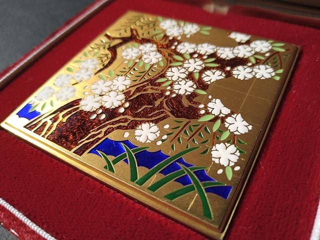造幣局「久蔵桜」七宝入り銀章牌の紹介 | 金銀砂子・造幣局の金属工芸