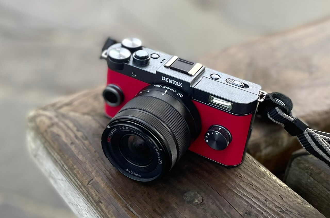 一日遅れのクリスマスカラーのPENTAX Q-S1の話。｜記憶カメラ
