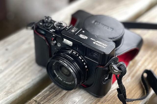 X100シリーズの初代機に見る、FUJIFILMの写真機の世界。｜記憶カメラ