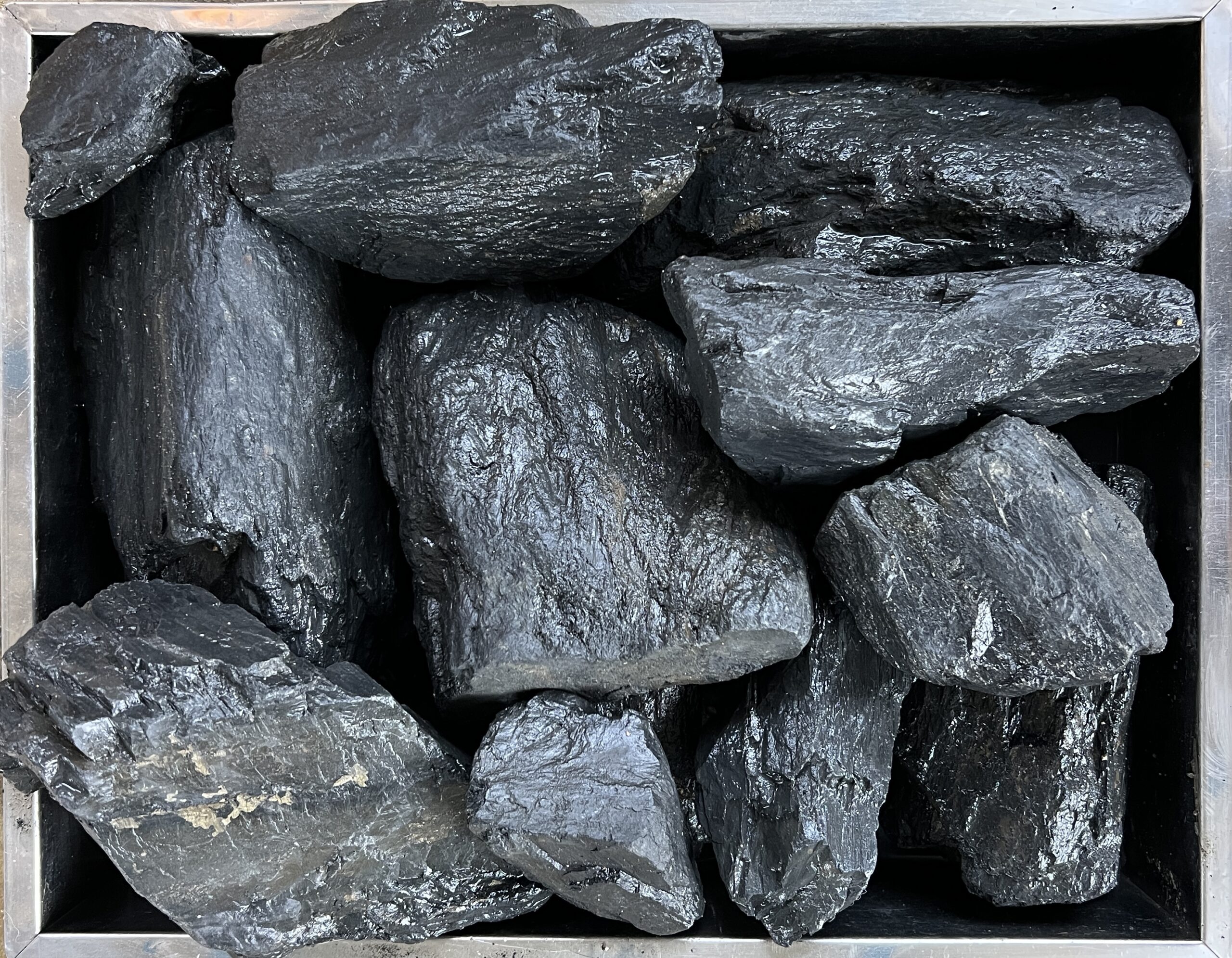 天然割石 BLACK中割 100-200㎜ 19-20Kg | ＜専門＞砂販売・真砂土販売