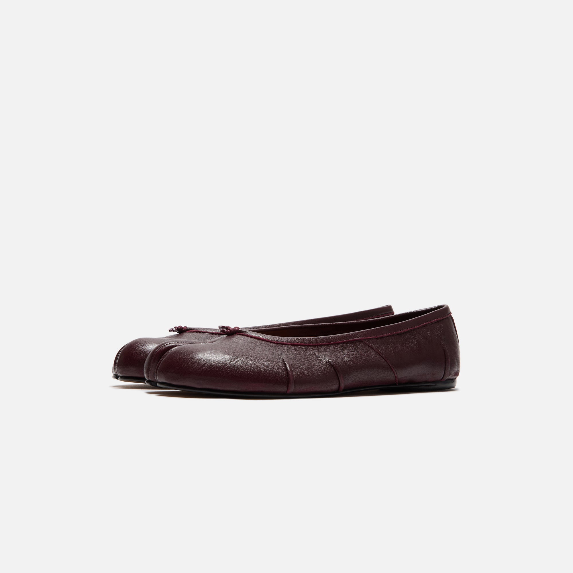 Maison Margiela WMNS Tabi Ballerina - Deep Red – Kith