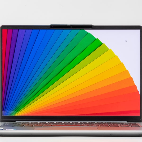 IdeaPad Slim 5i Gen 8 OLEDモデルレビュー：美麗ディスプレイ搭載でお