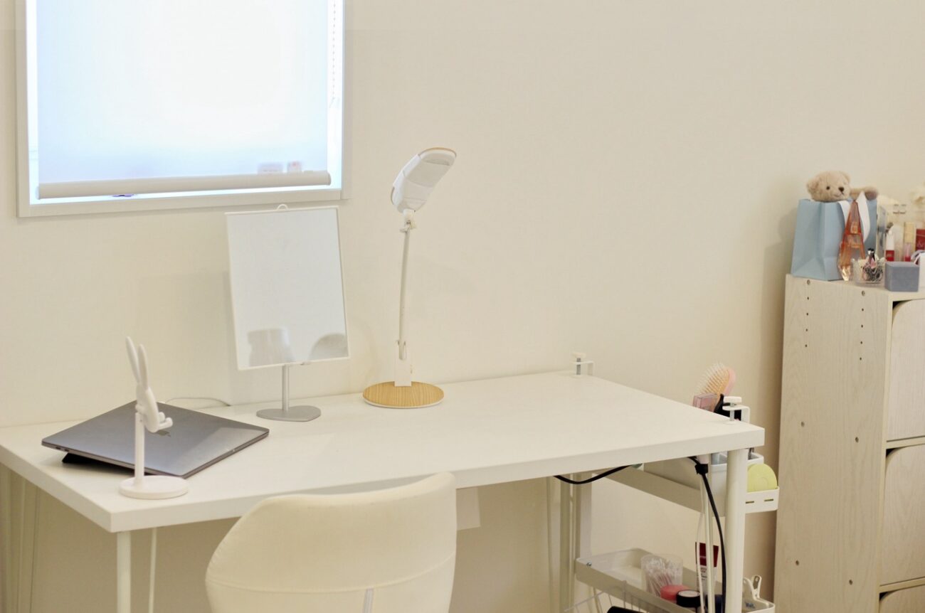 ニトリのデスク「プレフェ」がシンプルでおしゃれ！しかもカスタマイズ