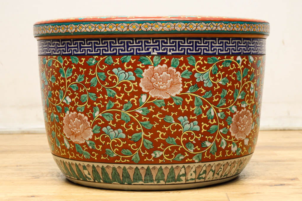 艶やかな色彩と絵柄が目を引く丸火鉢 DC6830 – 古福庵 [ KOFUKUAN