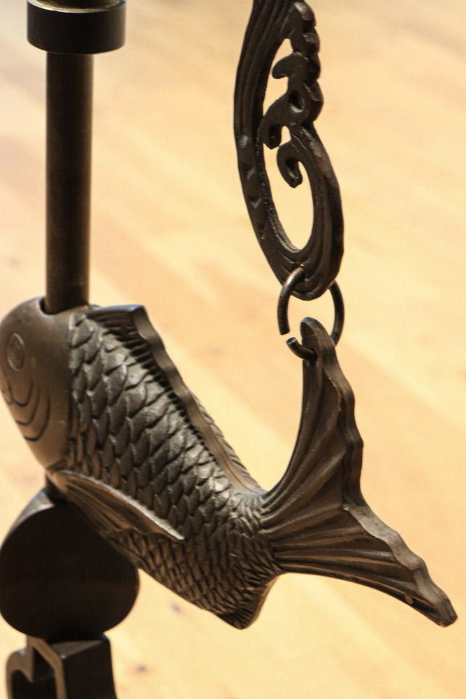 縁起の良い鯛を飾る真鍮製の自在鉤 DC6279 – 古福庵 [ KOFUKUAN