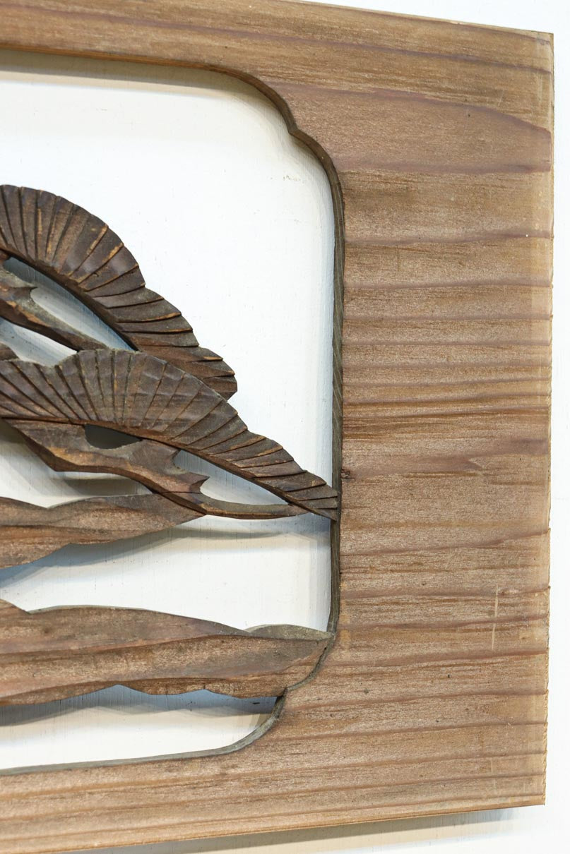 松の木の周りを優雅に舞う鶴を描く彫刻欄間素材 EZ2875 在庫1枚 – 古福