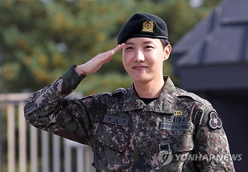 2nd LD) BTS′ J-Hope returns from military service