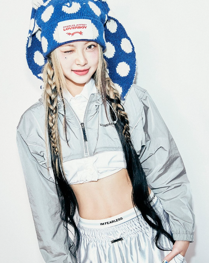 LE SSERAFIMロゴがかわいすぎる…♡ 韓国ストリートブランド「peaches