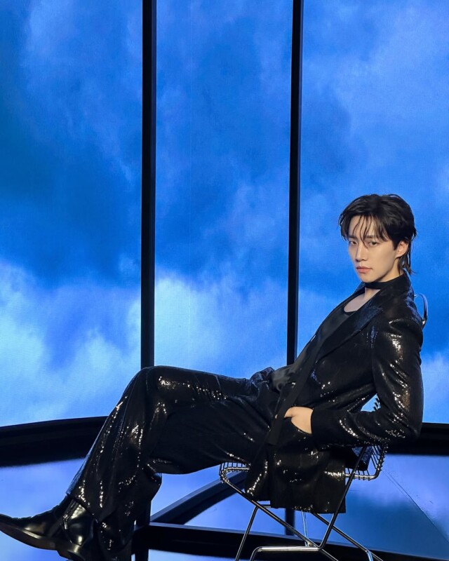 2PM」ジュノ、ブラック＆ホワイトのカリスマ性アピール…ファンコンMD