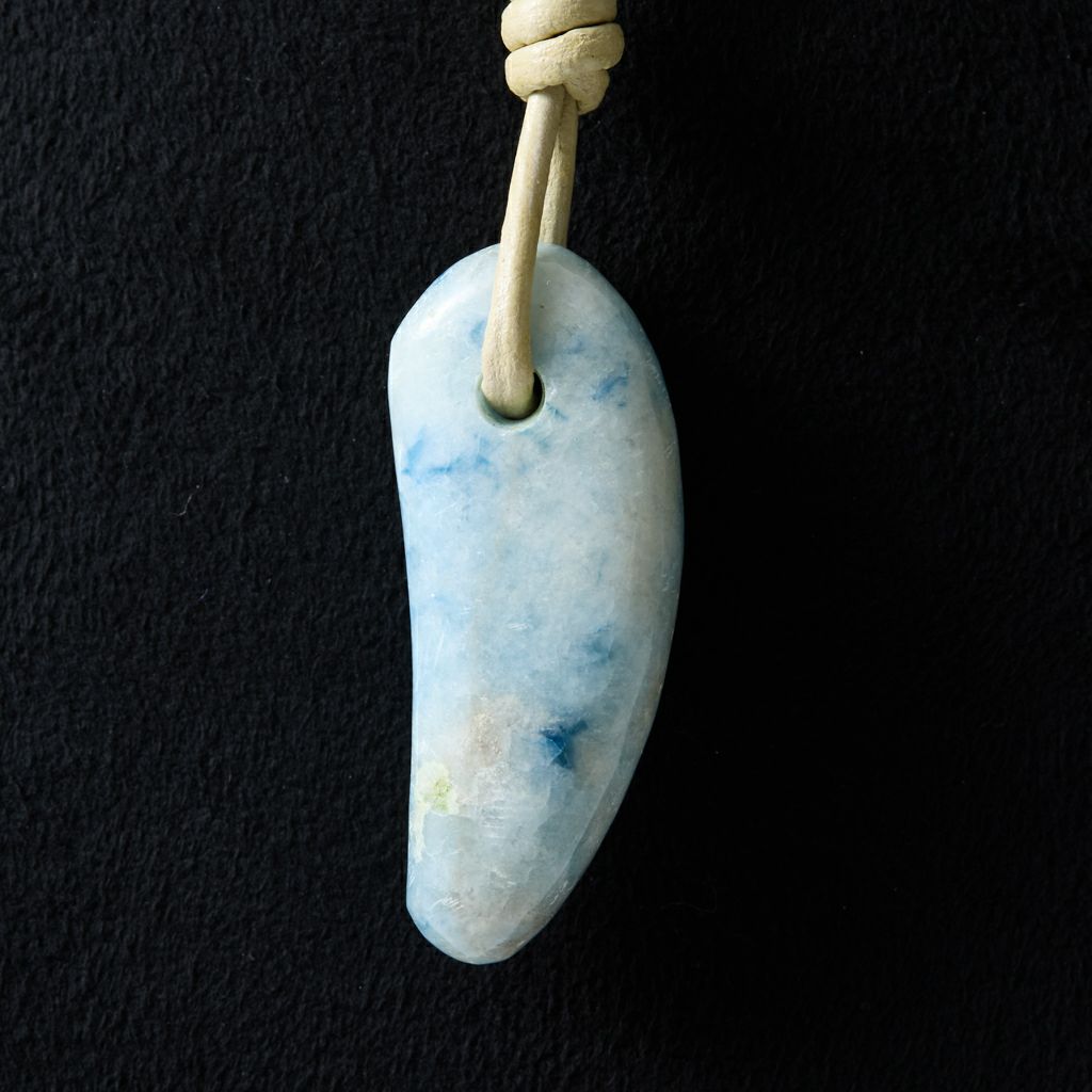 ペンダント／青色（入コン沢）ヒスイ | 糸魚川翡翠工房こたき