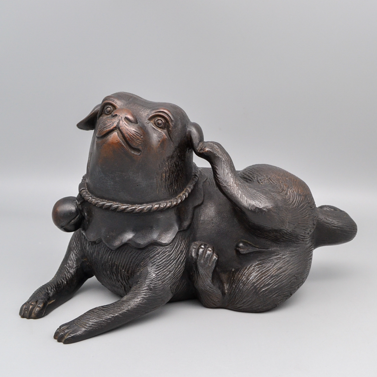 ことのくら / 常雲作 寛ぐ犬