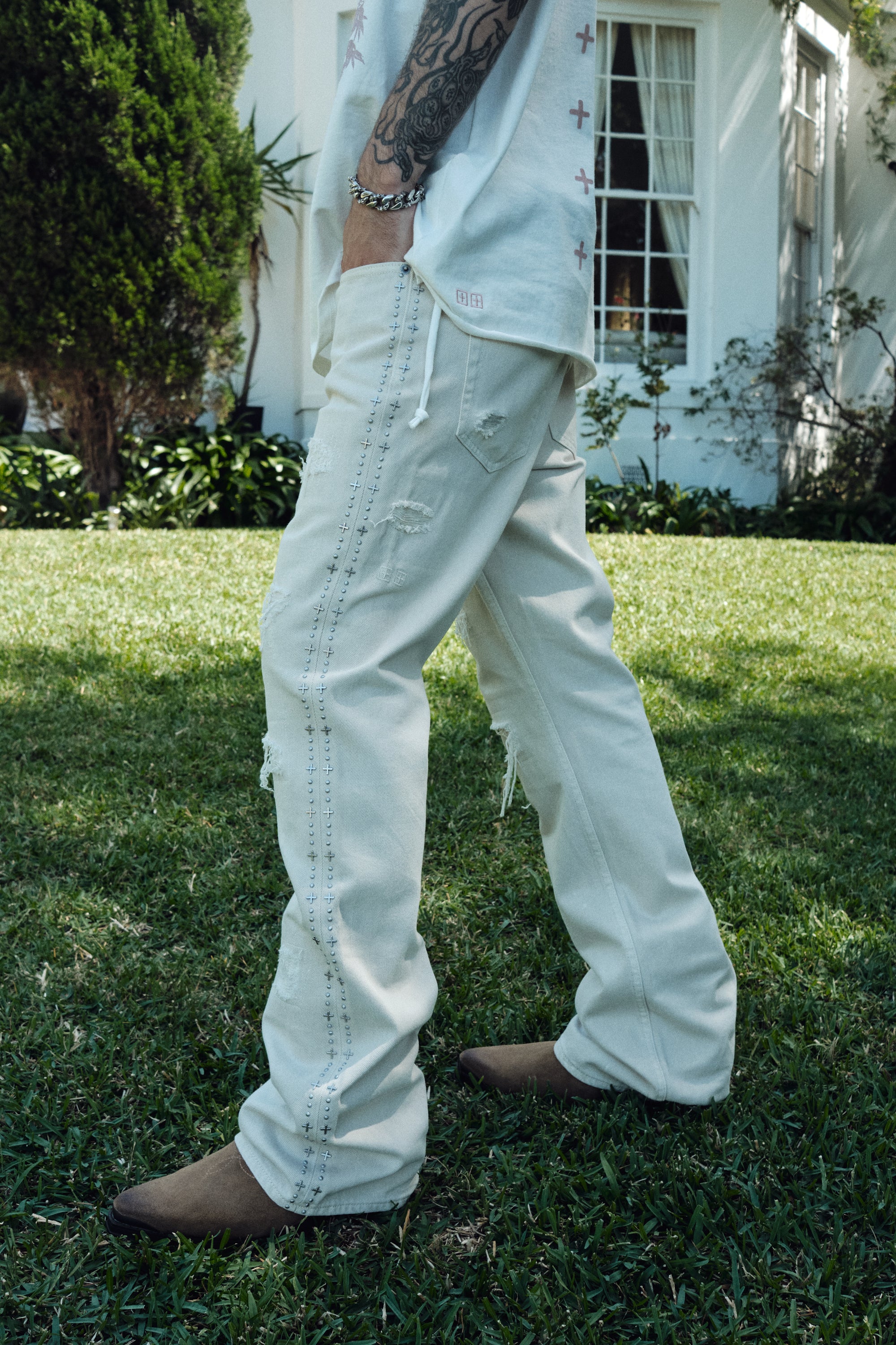 Mens Bronko Ivory Trashed Bootcut Denim Jeans | Ksubi ++