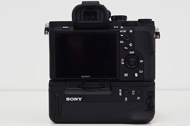 かなり使い勝手の良いα7Ⅱと縦位置グリップの組み合わせ。 - ソニーが
