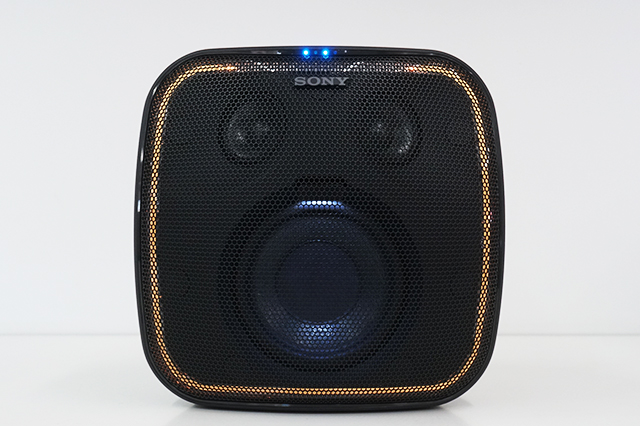 重低音と光が眩しいパリピスピーカーに、Googleアシスタントという強烈