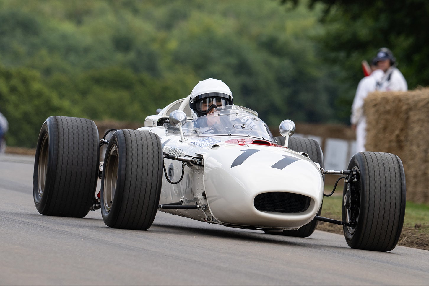 60年前の「ホンダF1」に角田選手が大興奮！ 初優勝マシン「RA272」を