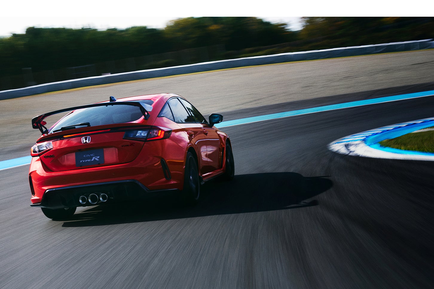 今度のタイプRは黒い！ 内装をブラックで統一した「ホンダ・シビック