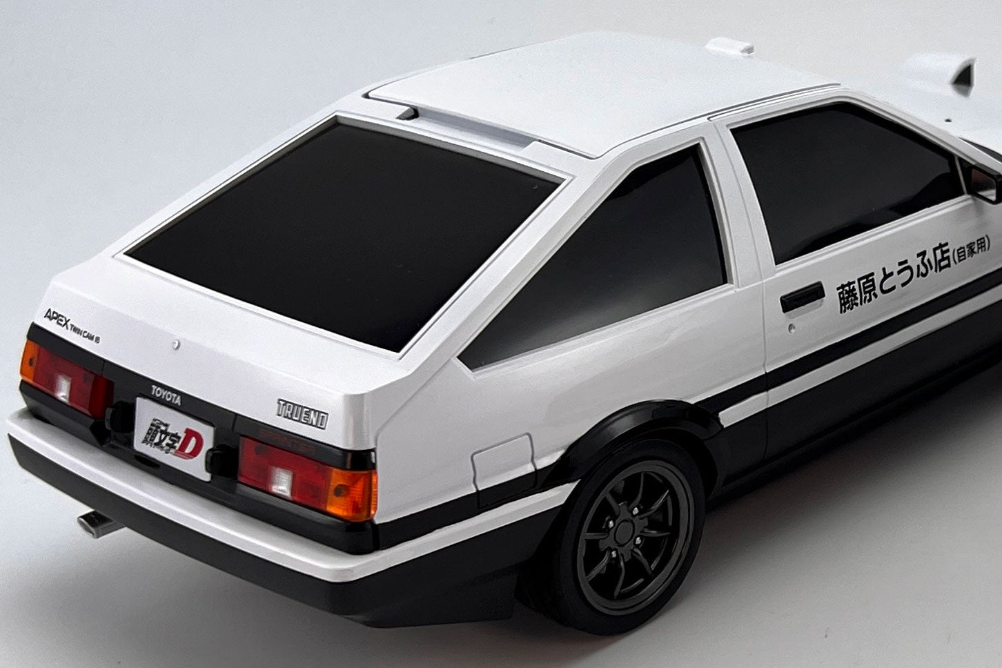 ハチロク『頭文字D』仕様のウェットティッシュケースが登場！ リアル