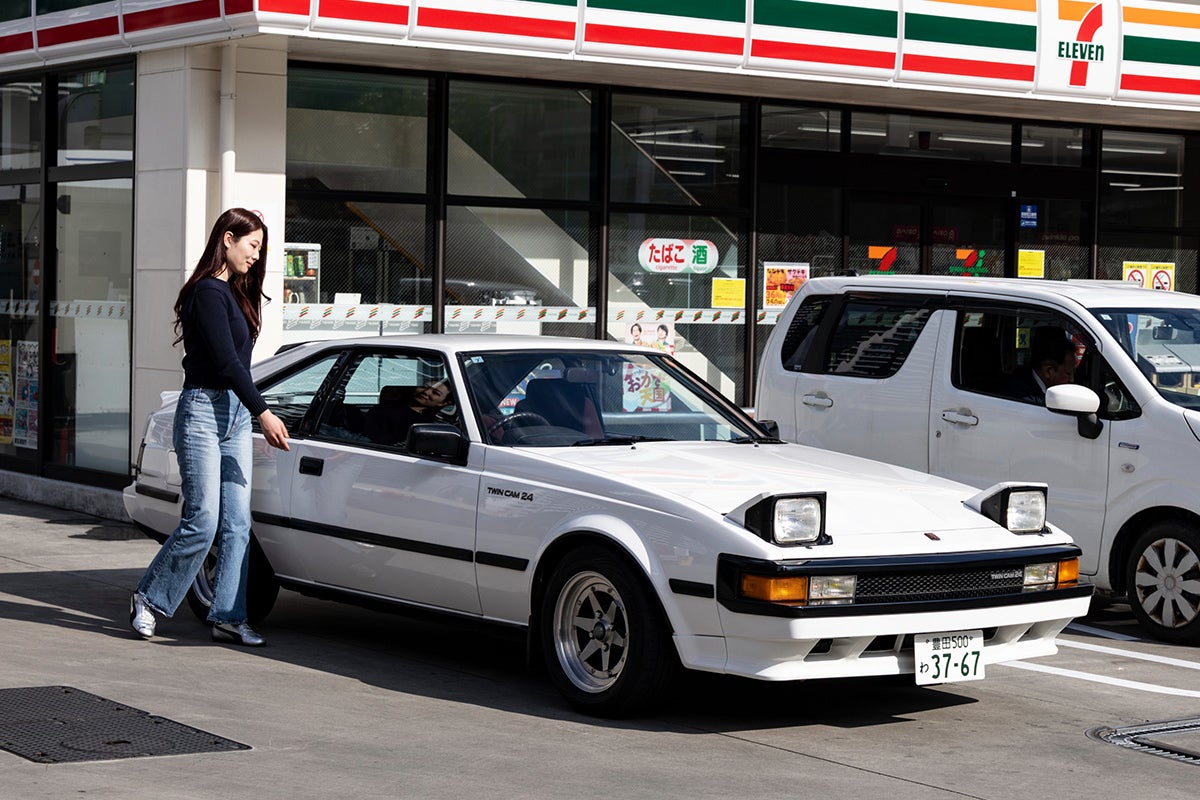 トヨタ「セリカXX」で黒木美珠が公道ドライブ！ 往年の名車が教えて