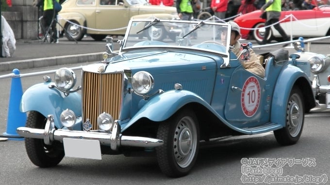 初代「コルベット」や「ビートル」など、1950年代の輸入車たち！【動画