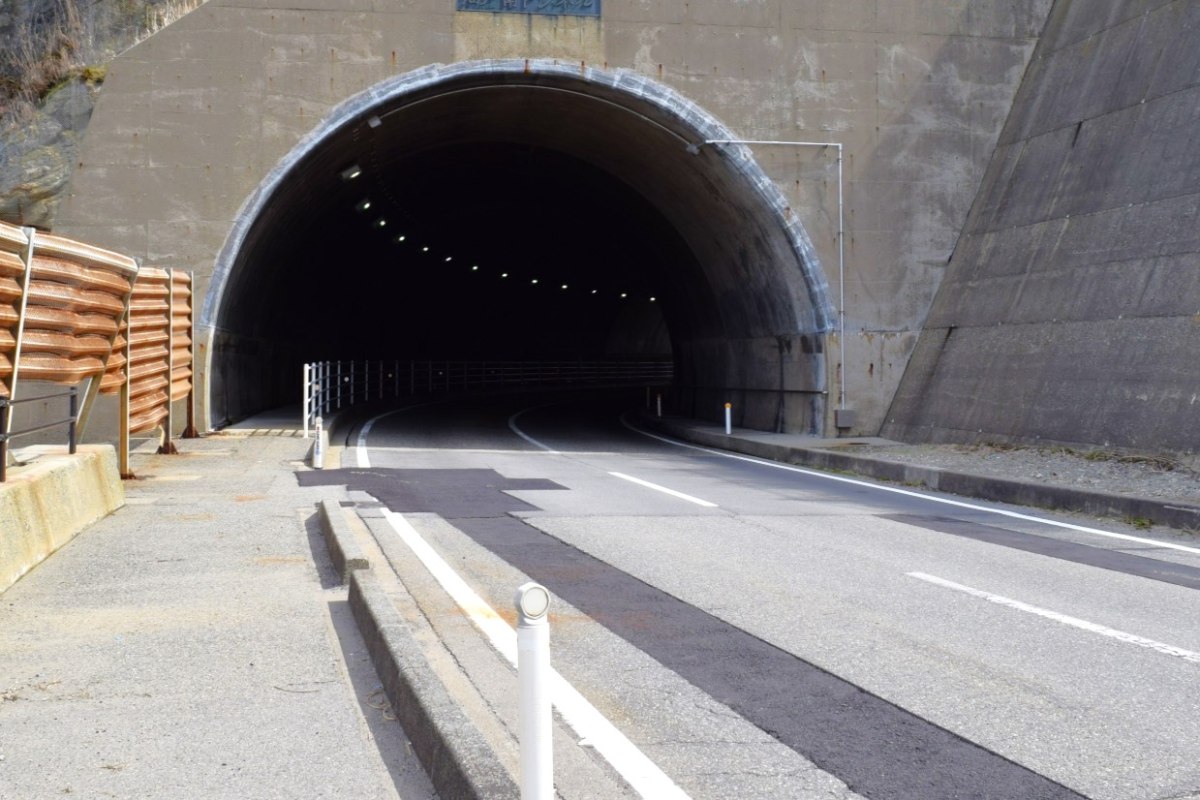 今や絶滅危惧種「完全分断国道」新潟県で進む「謎のトンネル計画」とは