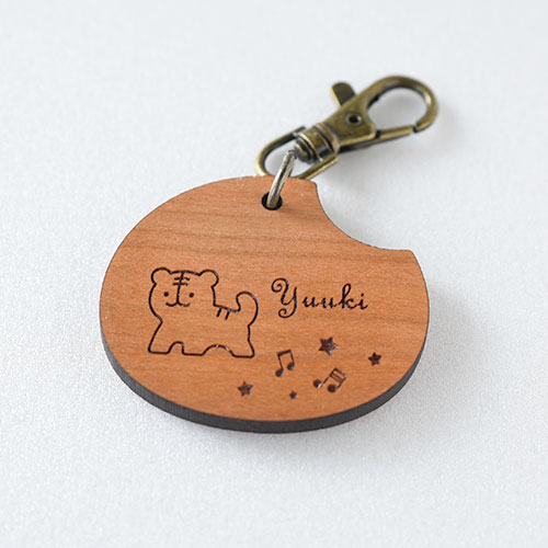 ネームプレート(ブローチ、ペンラ用制作可/2コ―100円、4コ以上―200円