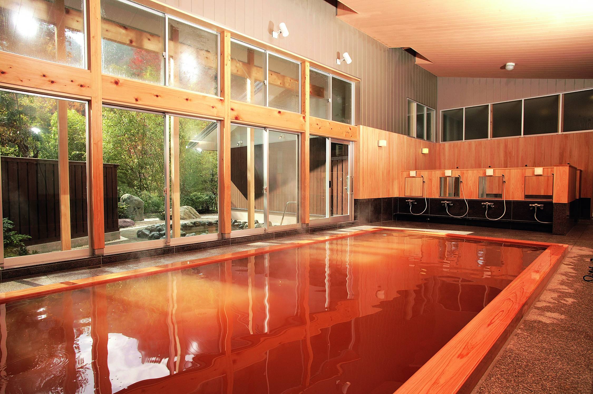 KURA | 10種類の泉質すべてが揃っている温泉王国NAGANOの特色を学ぶ