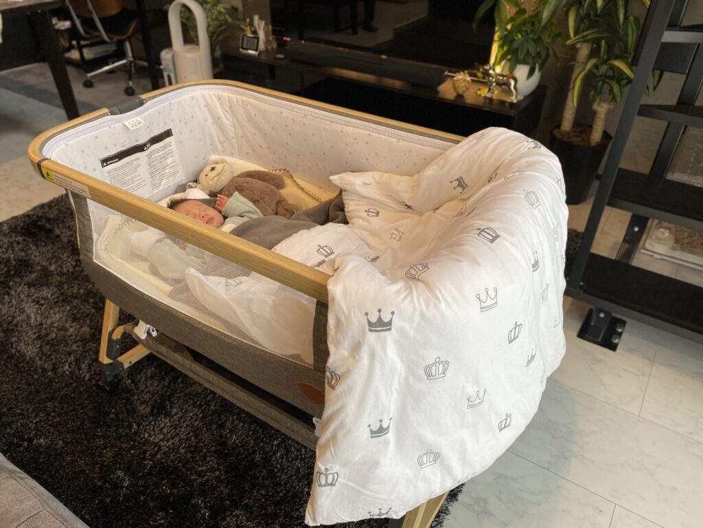 HZDMJ 2024ベビーベッド ベージュ 6段階高さ調整 移動可能キャスター