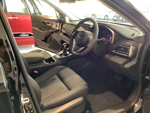 レガシィアウトバック30周年記念特別仕様車 Black Selection試乗車入り