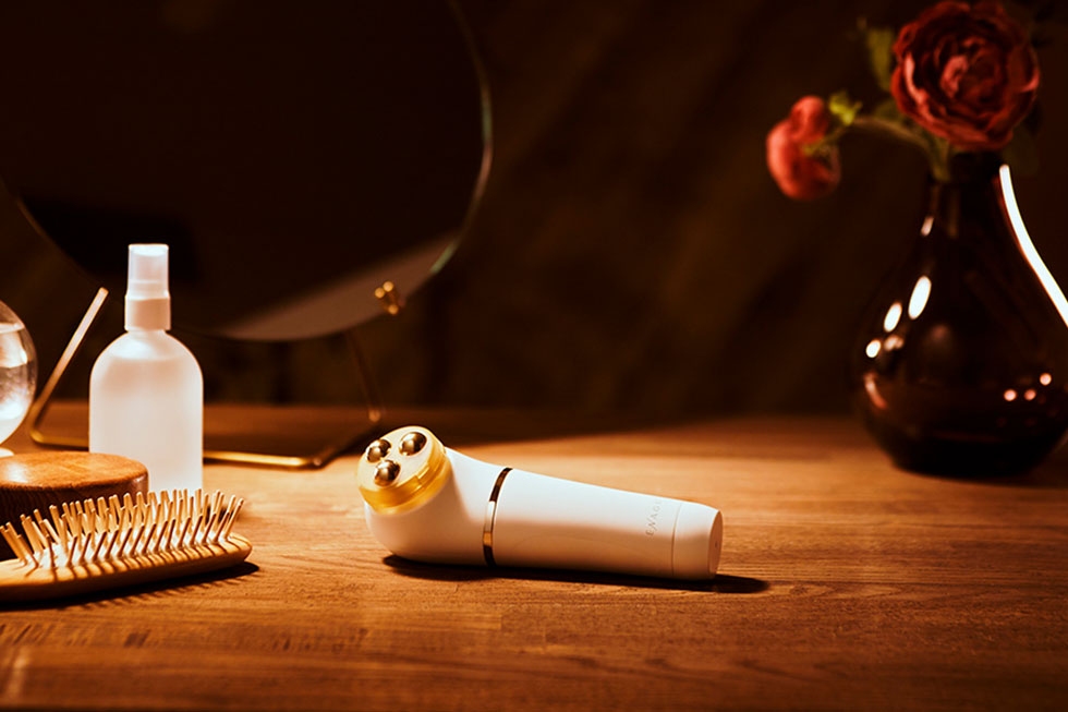 販売終了】エナージュ吸引&フェイスローラーKBE-1930 | コイズミ