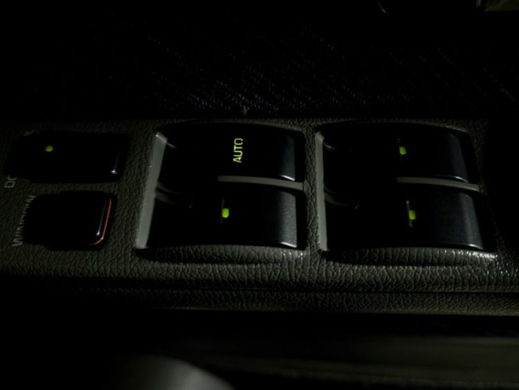 ランクル70運転席パワーウインドウスイッチユニット交換 by まるさん