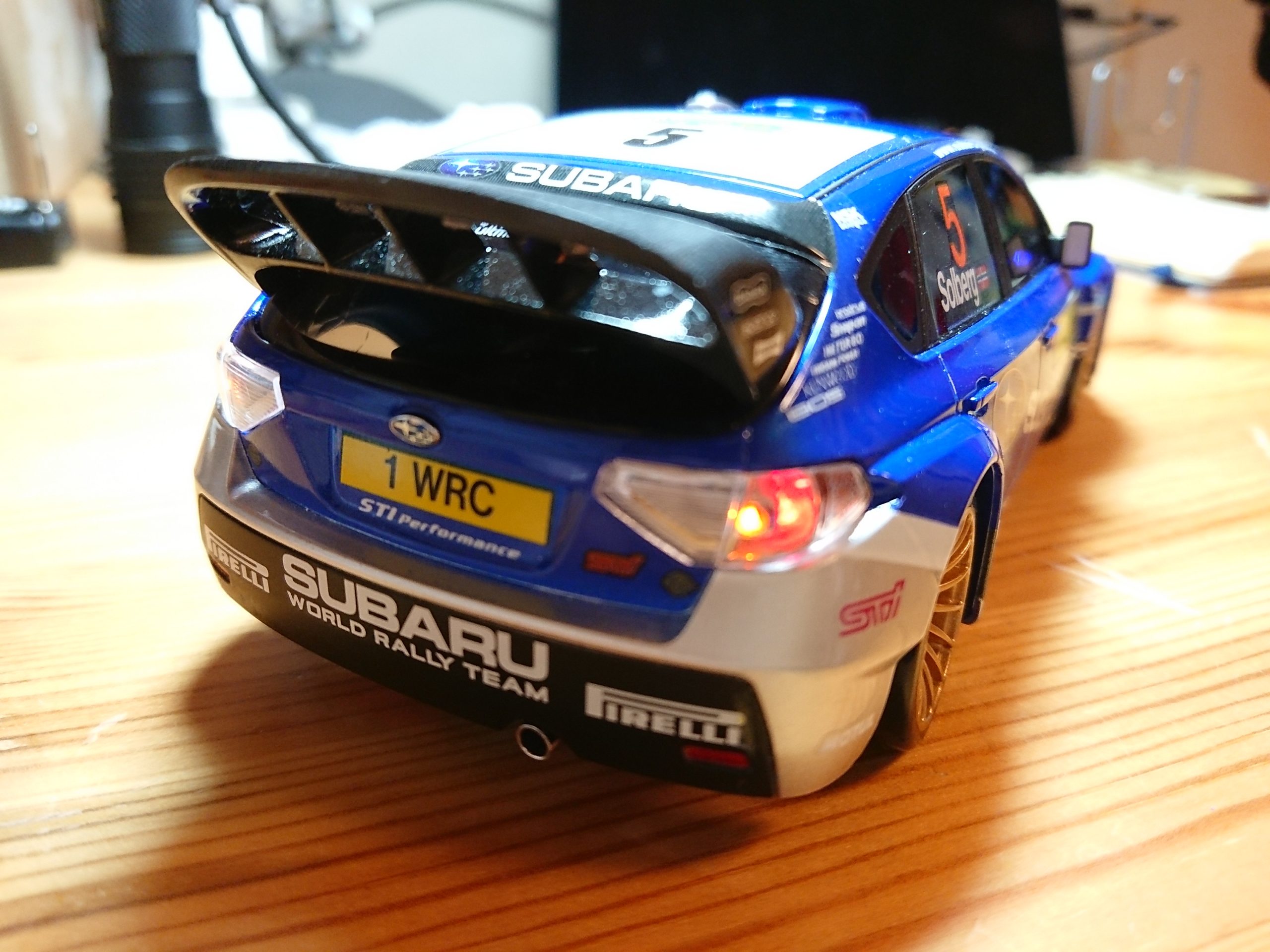 Mini-Z】インプレッサにLED電飾ライトを付けるにはボディに穴を開ける