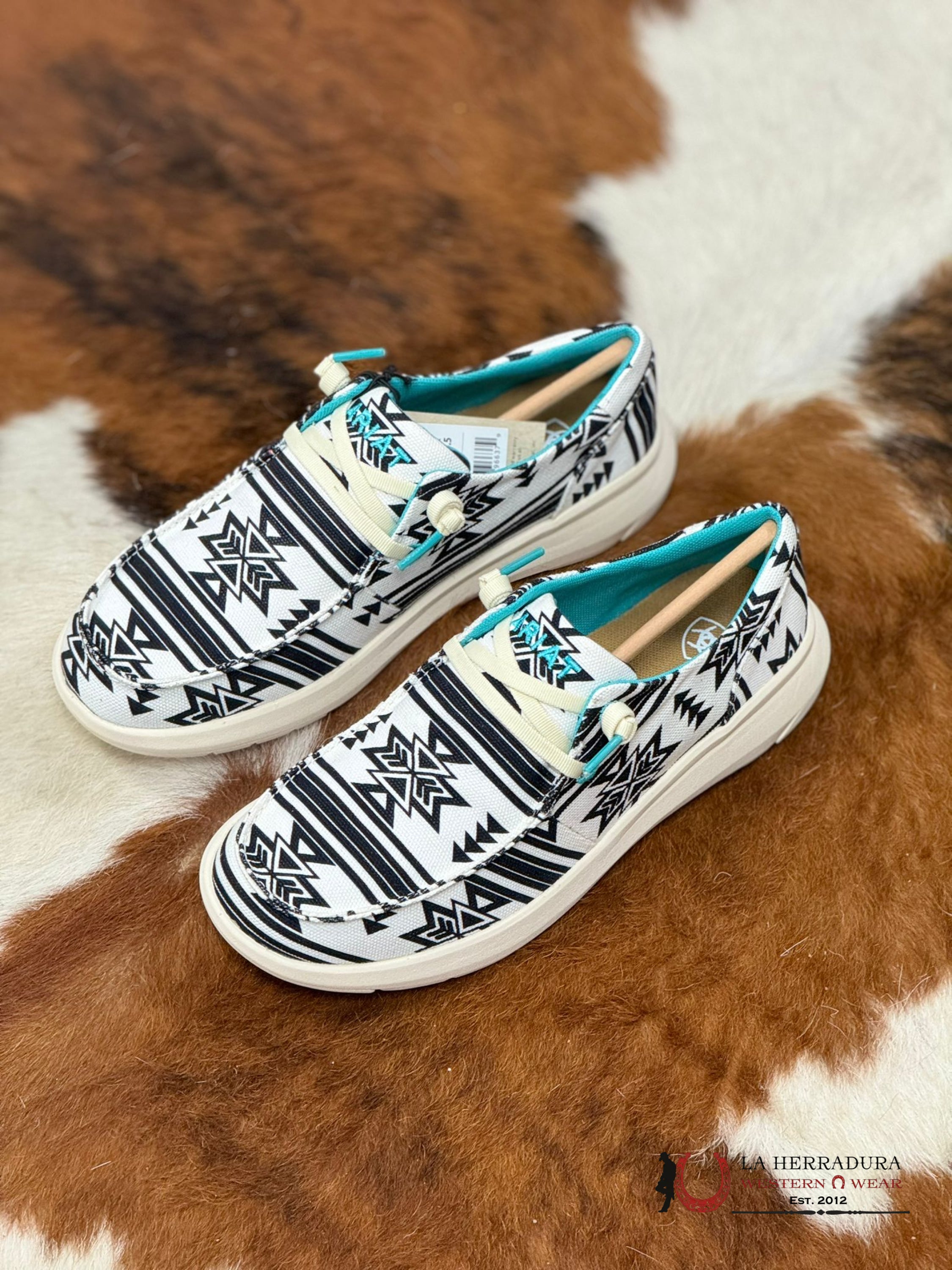 ARIAT WOMENS HILO STARK SOUTHWEST WHITE AZTEC- 10050929