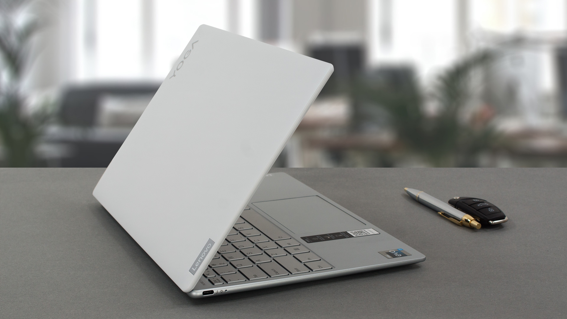 Lenovo Yoga Slim 7 Carbon（13インチ、2022年）レビュー