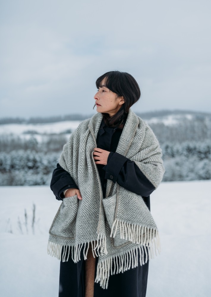 MARIA pocket shawl（grey-white） – LAPUAN KANKURIT（ラプアンカンクリ）