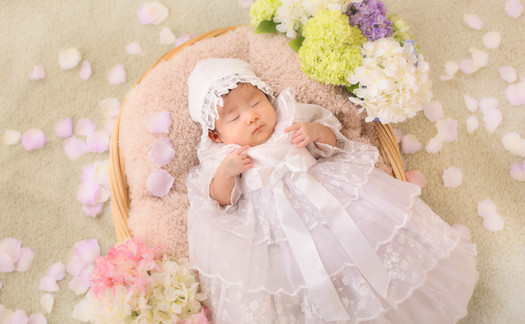 お宮参りにベビードレスが人気の理由｜一緒に用意する肌着と羽織物